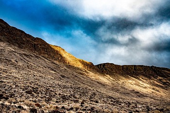 poer 0002 sunlight streaks a bluff 36x24