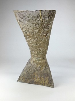 ting 0077 triangular vase